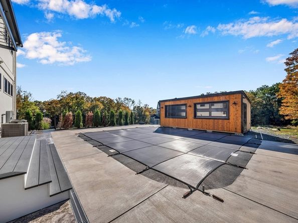 19 Bridle Spur Ln, Danvers MA 01923