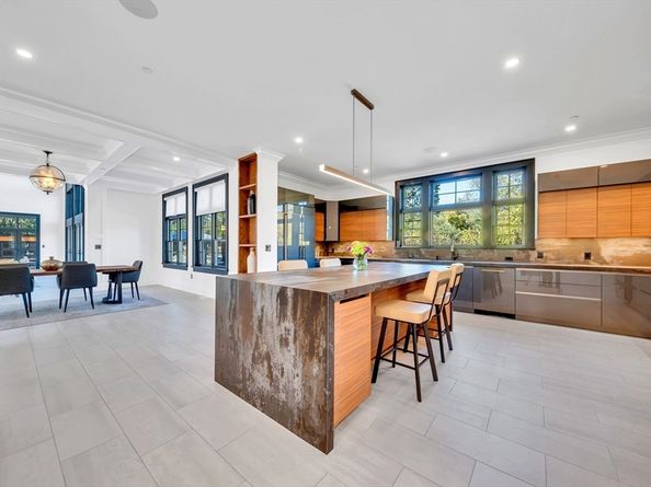 19 Bridle Spur Ln, Danvers MA 01923