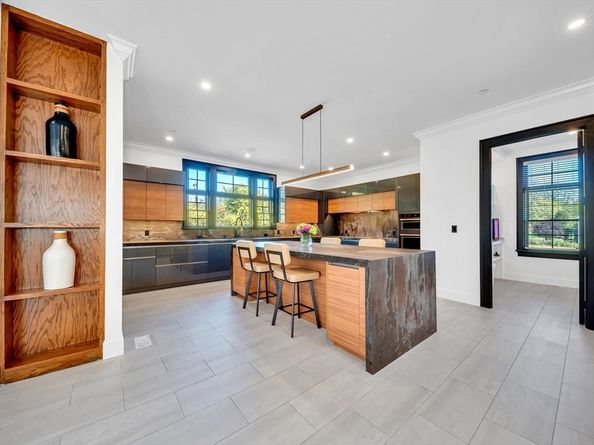 19 Bridle Spur Ln, Danvers MA 01923