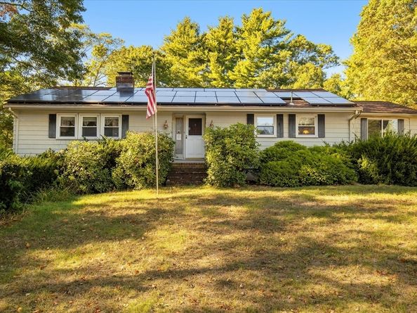 122 High St, Carver MA 02330