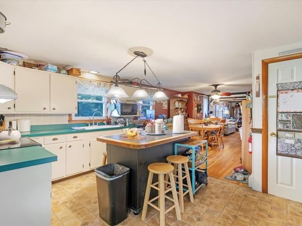 122 High St, Carver MA 02330