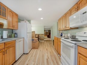 122 High St, Carver MA 02330