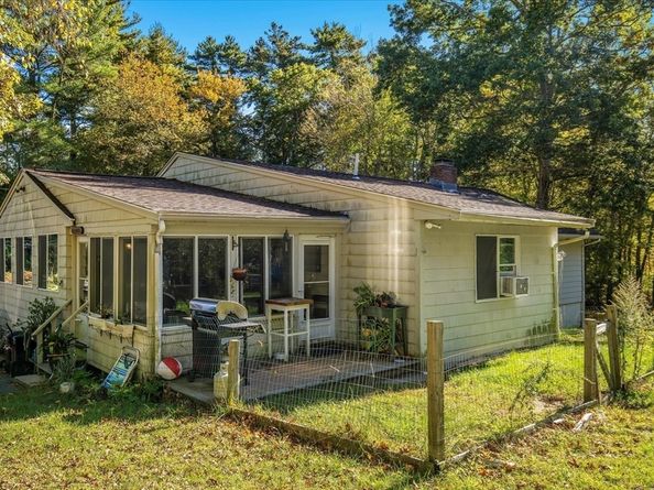 122 High St, Carver MA 02330
