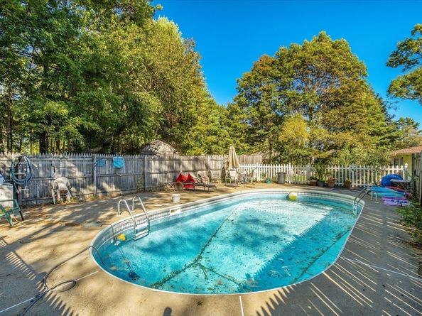 122 High St, Carver MA 02330