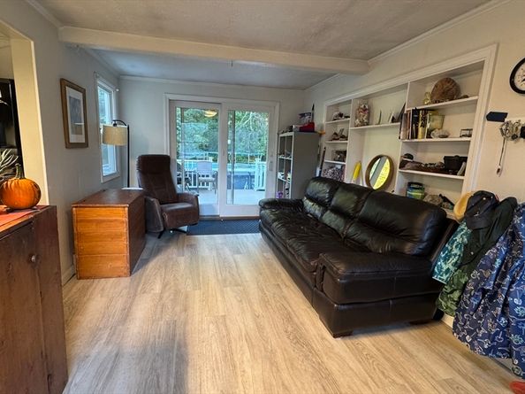 4 Cleveland St, Norfolk MA 02056