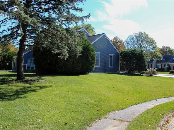 2 Applewood Circle, Shrewsbury MA 01545