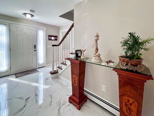 2 Applewood Circle, Shrewsbury MA 01545