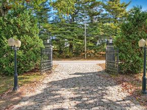 667 Grove St, Worcester MA 01605