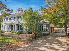 667 Grove St, Worcester MA 01605