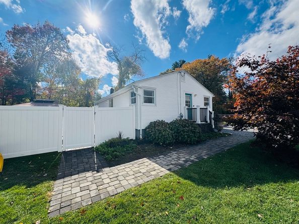 27 Fitchburg St, Marlborough MA 01752