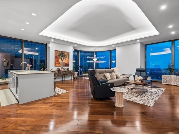 1 Dalton St 2703, Boston MA 02116