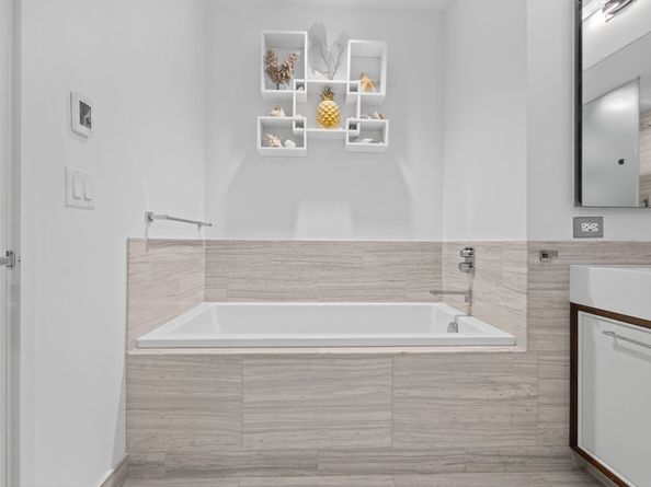 1 Dalton St 2703, Boston MA 02116