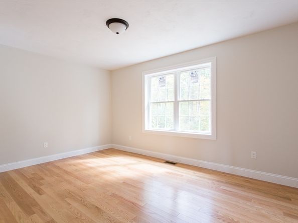 8 Foster Rd, West Brookfield MA 01585