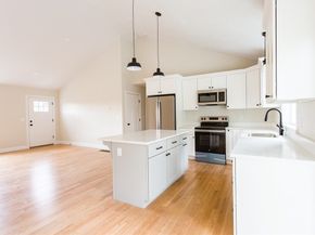 8 Foster Rd, West Brookfield MA 01585