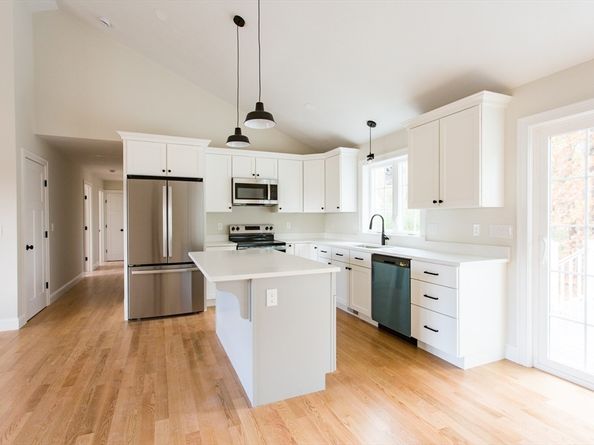 8 Foster Rd, West Brookfield MA 01585