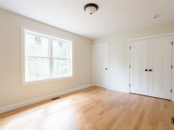 8 Foster Rd, West Brookfield MA 01585
