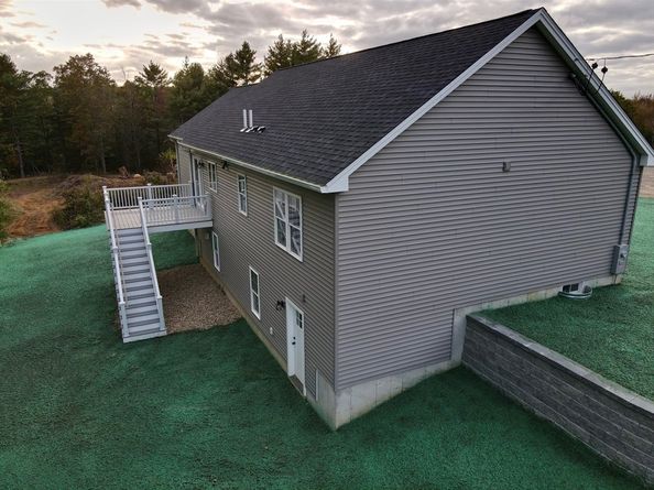 8 Foster Rd, West Brookfield MA 01585