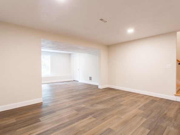 8 Foster Rd, West Brookfield MA 01585