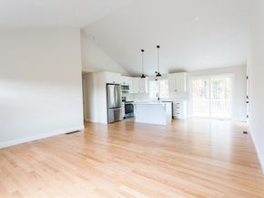 8 Foster Rd, West Brookfield MA 01585