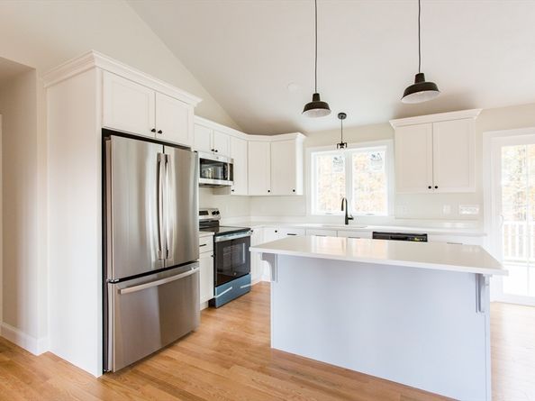 8 Foster Rd, West Brookfield MA 01585