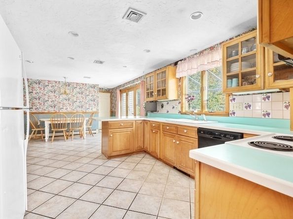 43 Flint Locke Dr, Weymouth MA 02189