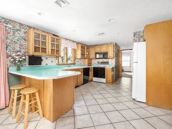 43 Flint Locke Dr, Weymouth MA 02189