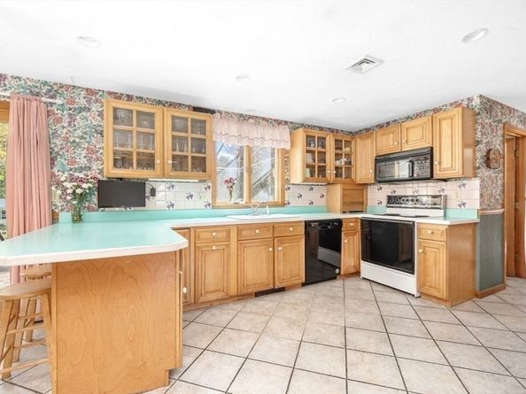 43 Flint Locke Dr, Weymouth MA 02189