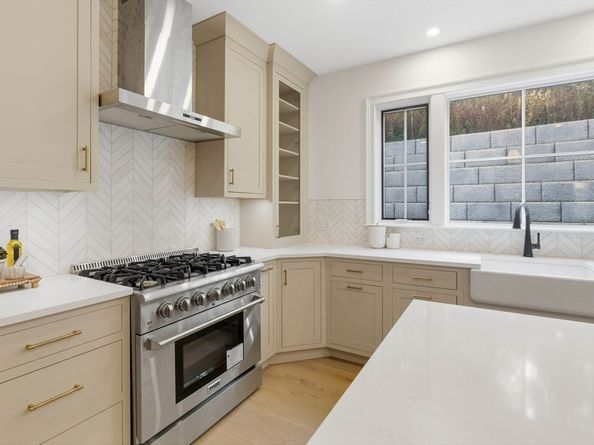 161 Bridge Street, Hamilton MA 01982