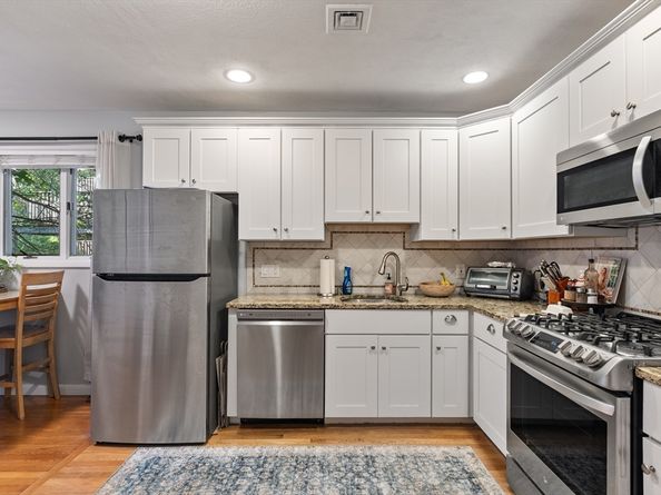843 E 2nd St 2, Boston MA 02127