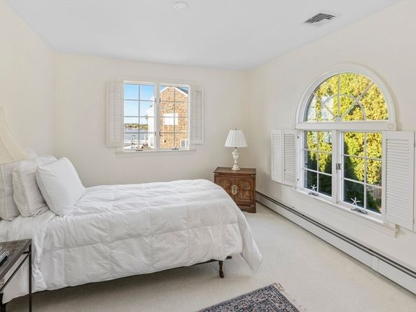 89 Naugus Ave, Marblehead MA 01945