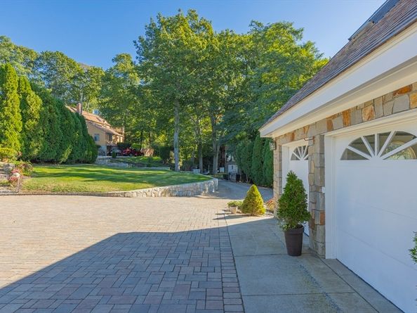 89 Naugus Ave, Marblehead MA 01945