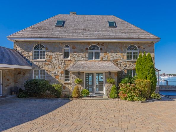 89 Naugus Ave, Marblehead MA 01945