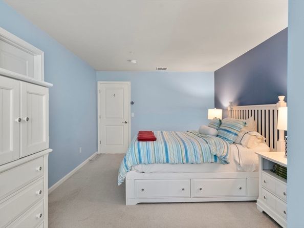 14 Iris Ct 14, Canton MA 02021