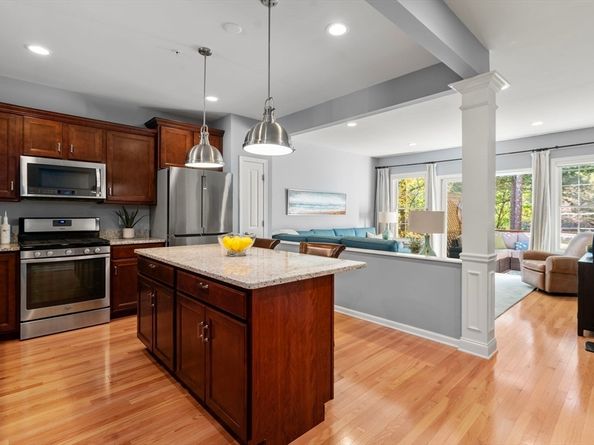 14 Iris Ct 14, Canton MA 02021