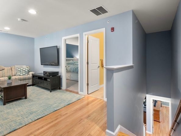 14 Iris Ct 14, Canton MA 02021