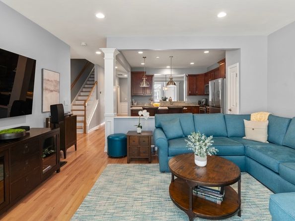 14 Iris Ct 14, Canton MA 02021