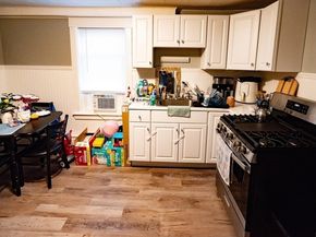 39 Laurel St, Leominster MA 01453