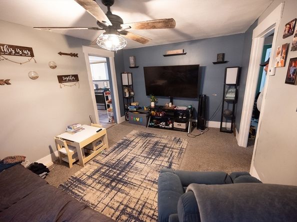 39 Laurel St, Leominster MA 01453
