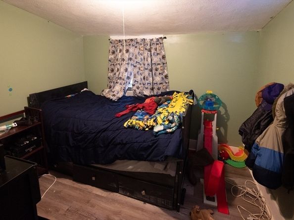 39 Laurel St, Leominster MA 01453