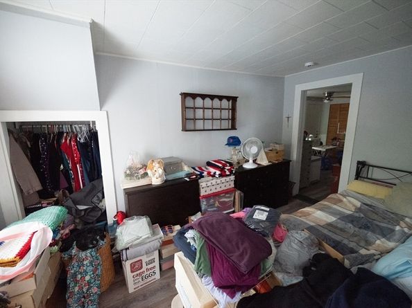 39 Laurel St, Leominster MA 01453