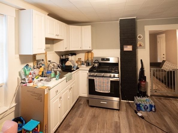 39 Laurel St, Leominster MA 01453