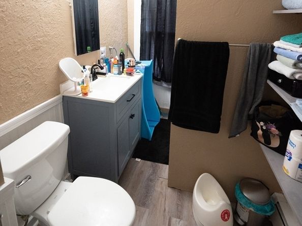 39 Laurel St, Leominster MA 01453