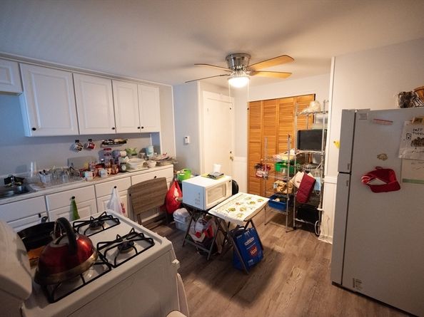 39 Laurel St, Leominster MA 01453