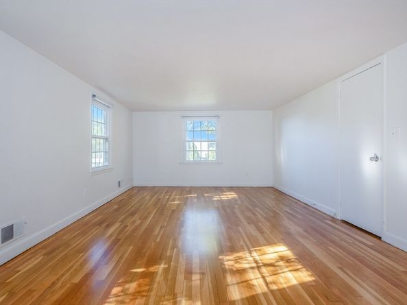 11 Captains Ln, Mattapoisett MA 02739