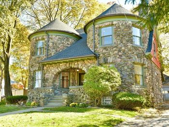 141 Beacon St