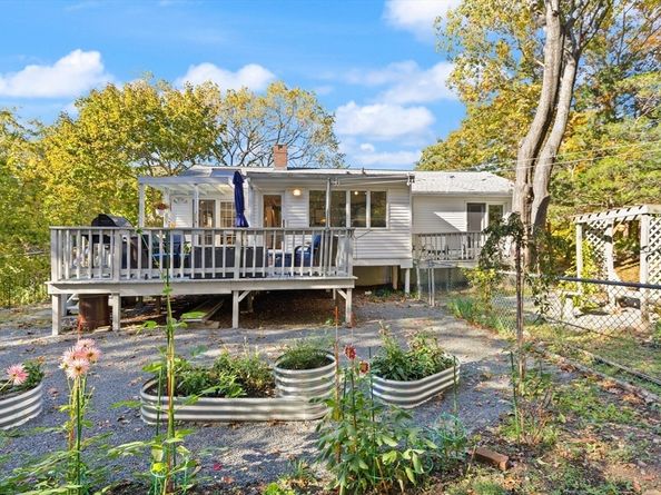 109 Riverview Rd, Gloucester MA 01930