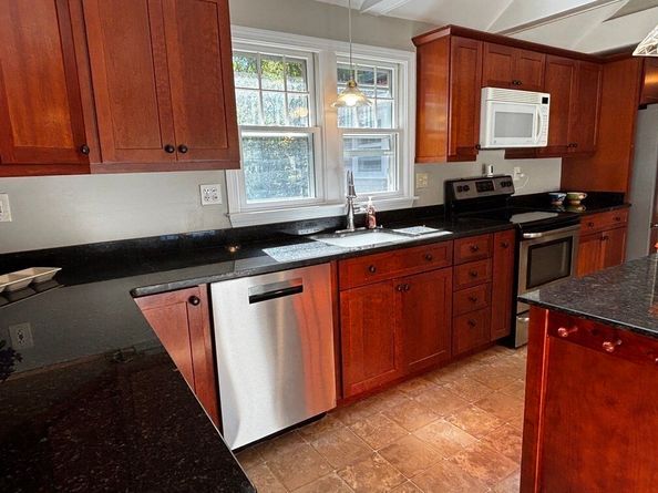 34 Montclair Ave, Pembroke MA 02359