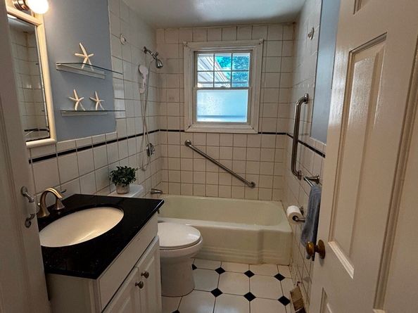34 Montclair Ave, Pembroke MA 02359
