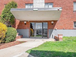 300 Governors Dr 21, Winthrop MA 02152