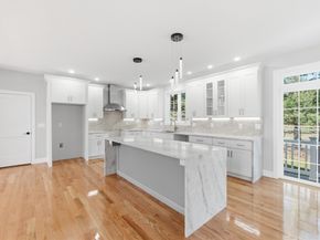 6 Barrows Rd, Worcester MA 01609